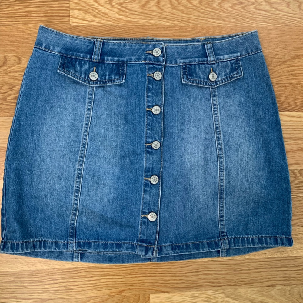 SO stretchy Jean button down skirt. Size 13/31W.